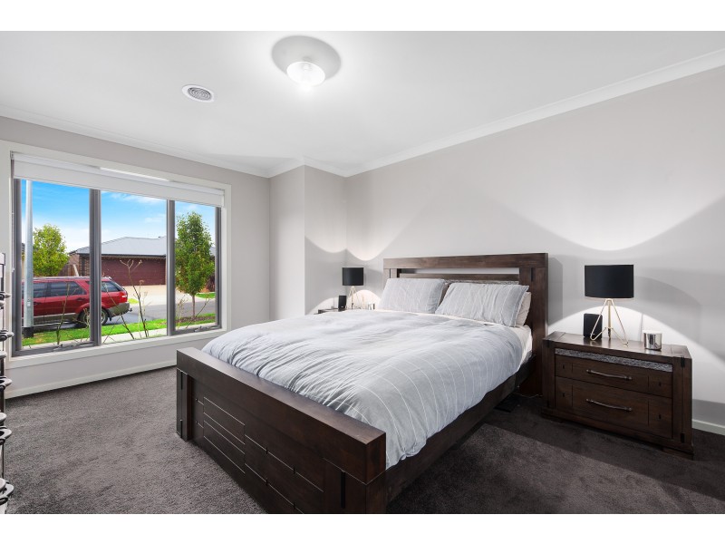 14 Campaspe Street, Clyde North VIC 3978