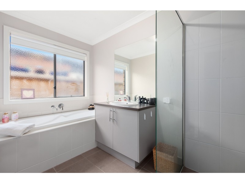 14 Campaspe Street, Clyde North VIC 3978