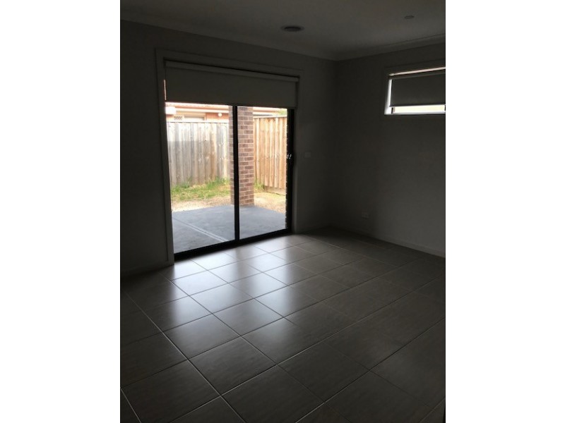 6 Armidale Drive, Pakenham VIC 3810