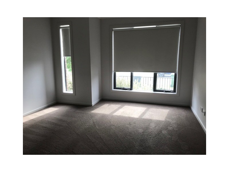 6 Armidale Drive, Pakenham VIC 3810