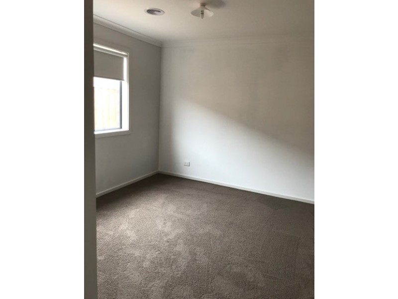 6 Armidale Drive, Pakenham VIC 3810