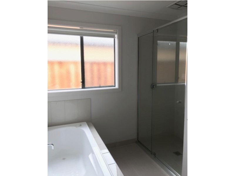 6 Armidale Drive, Pakenham VIC 3810