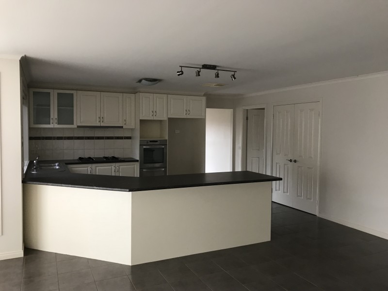 11 Lairds Rise, Garfield VIC 3814