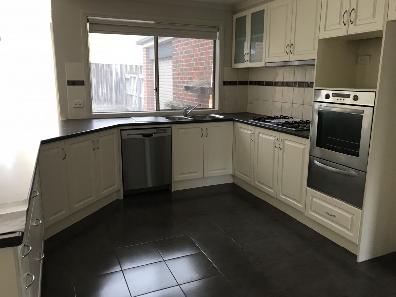 11 Lairds Rise, Garfield VIC 3814