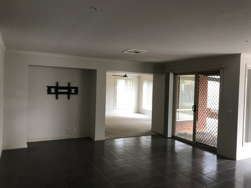 11 Lairds Rise, Garfield VIC 3814