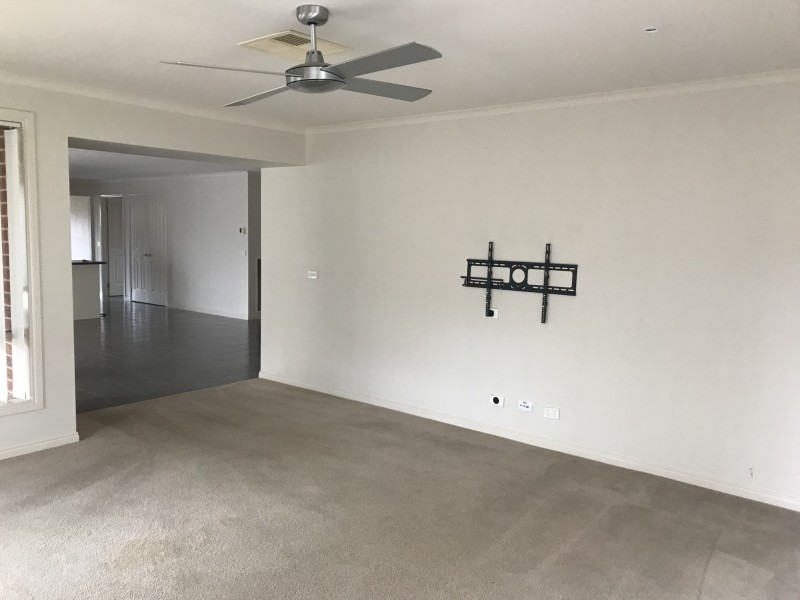 11 Lairds Rise, Garfield VIC 3814