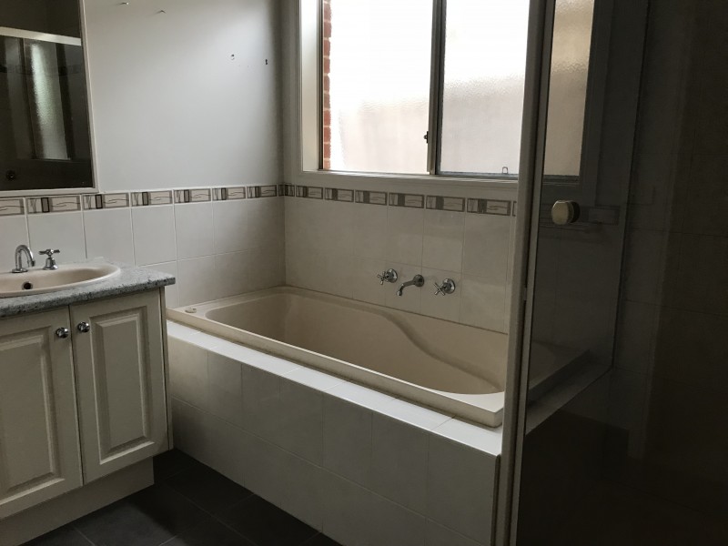 11 Lairds Rise, Garfield VIC 3814