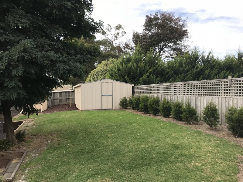 11 Lairds Rise, Garfield VIC 3814