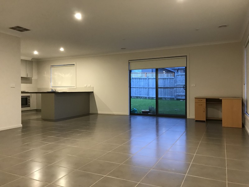 20 Manoora Avenue, Clyde North VIC 3978