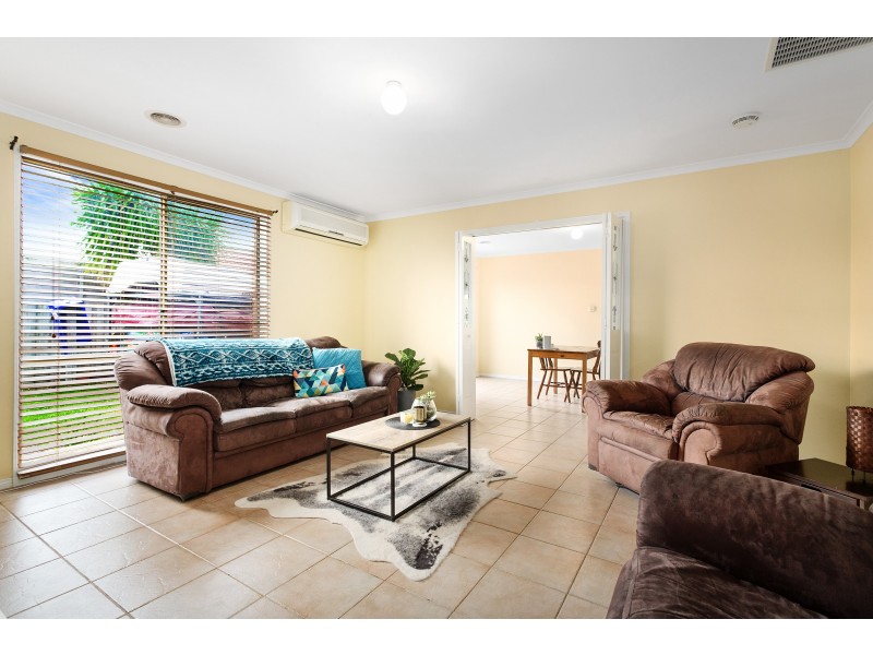 6 Cambridge Close, Cranbourne East VIC 3977