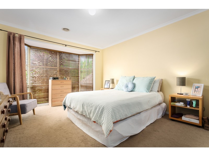 6 Cambridge Close, Cranbourne East VIC 3977