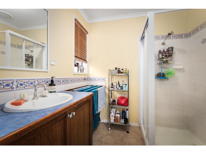 6 Cambridge Close, Cranbourne East VIC 3977