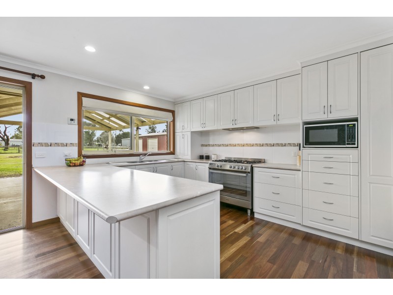 24 Home Road, Nar Nar Goon VIC 3812