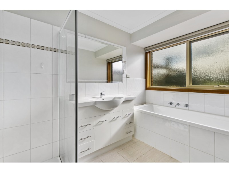 24 Home Road, Nar Nar Goon VIC 3812