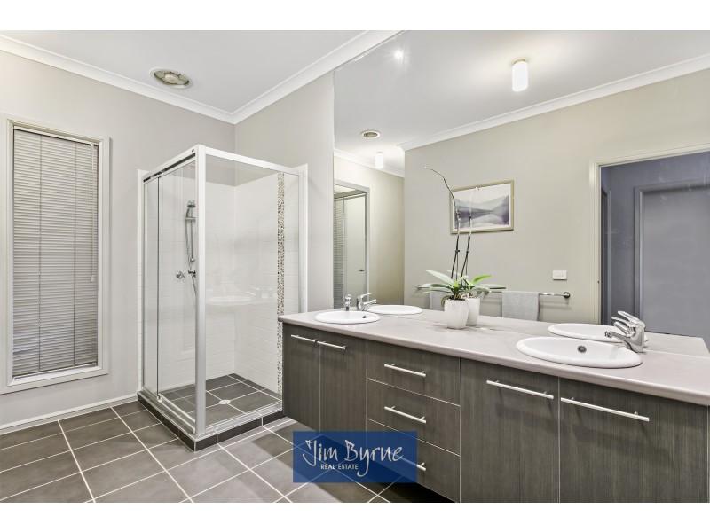 5 Glover Close, Pakenham VIC 3810