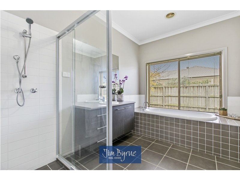 5 Glover Close, Pakenham VIC 3810