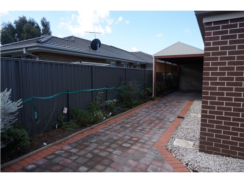 9 Tangelo Terrace, Pakenham VIC 3810