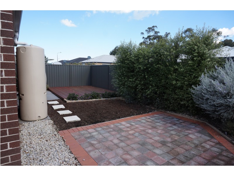 9 Tangelo Terrace, Pakenham VIC 3810