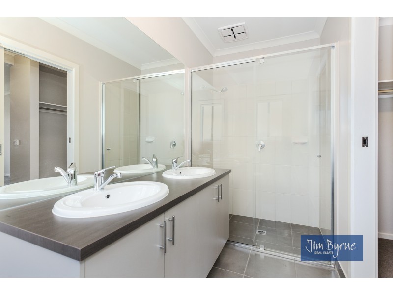 20 Gillingham Crescent, Clyde North VIC 3978