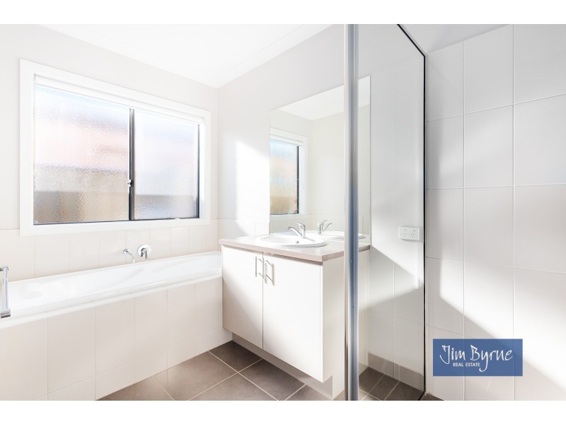 20 Gillingham Crescent, Clyde North VIC 3978