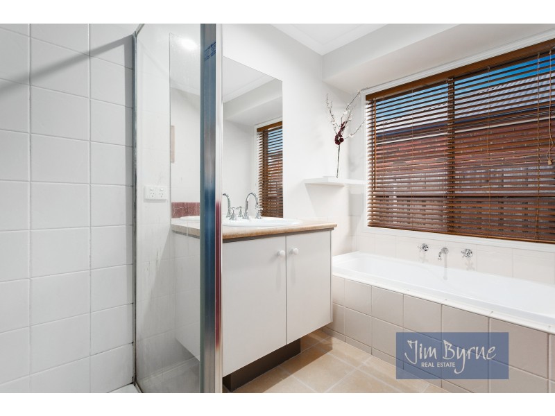 49 McCubbin Way, Berwick VIC 3806