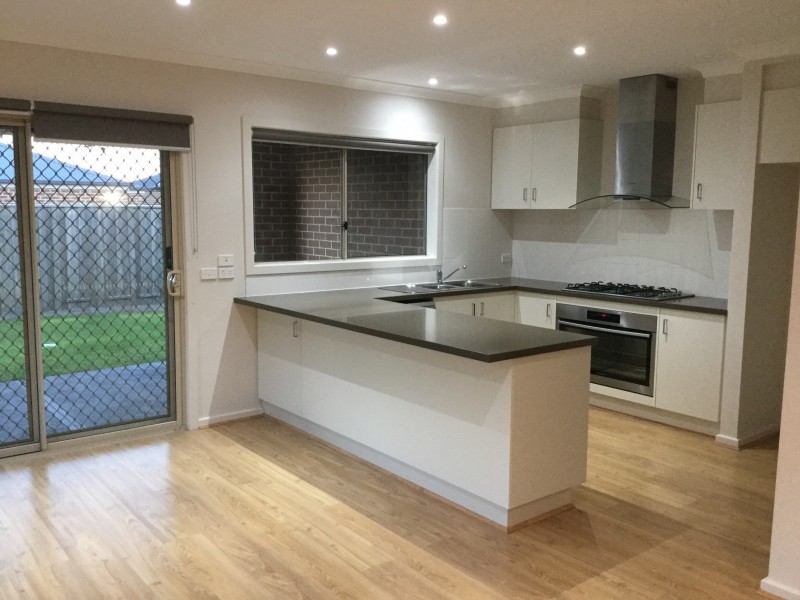 33 Lincoln Avenue, Officer VIC 3809