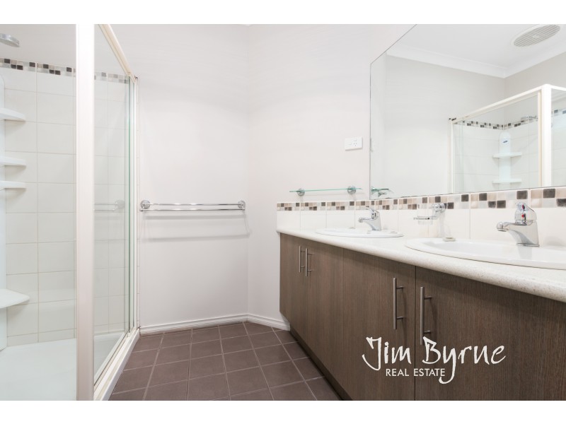 4 Atkinson Drive, Berwick VIC 3806