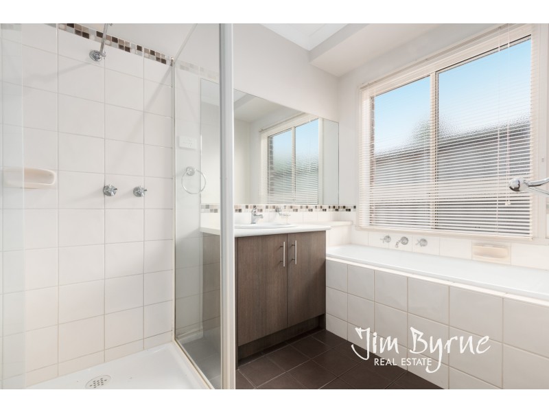 4 Atkinson Drive, Berwick VIC 3806
