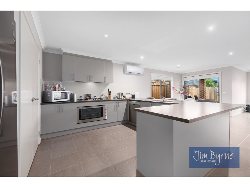 14 Campaspe Street, Clyde North VIC 3978