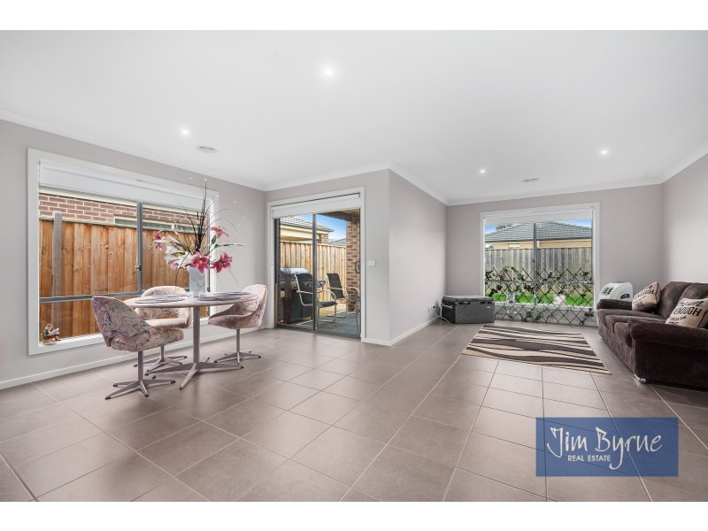 14 Campaspe Street, Clyde North VIC 3978