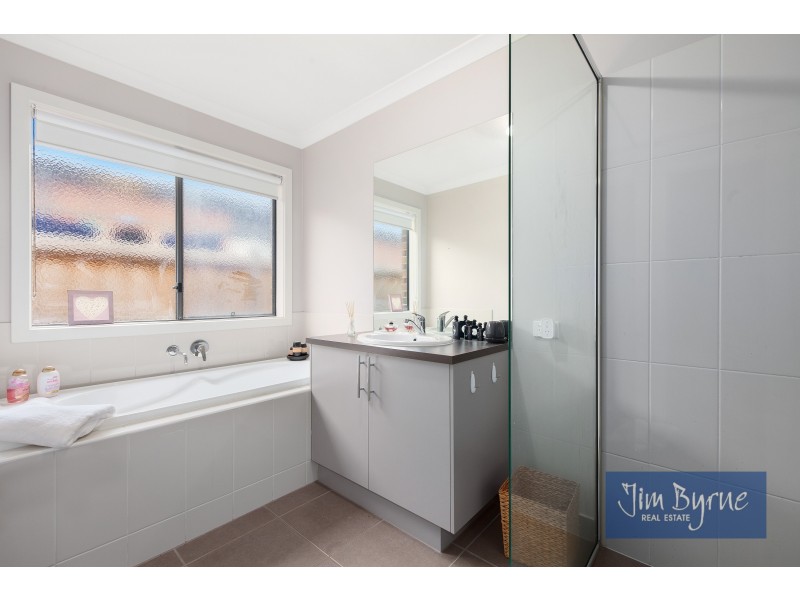 14 Campaspe Street, Clyde North VIC 3978