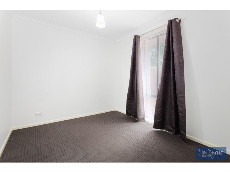 1/37 Collins Crescent, Berwick VIC 3806