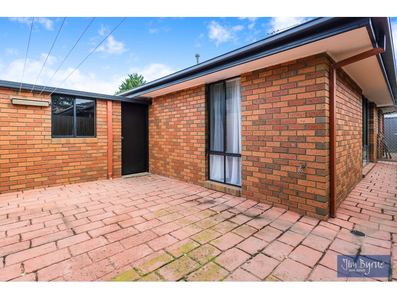 1/37 Collins Crescent, Berwick VIC 3806