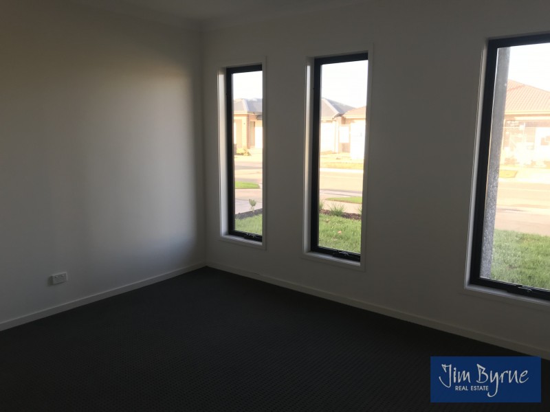 1 McClean Avenue, Clyde VIC 3978