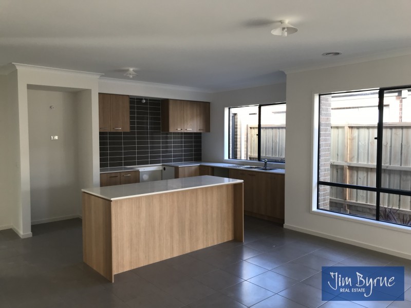 1 McClean Avenue, Clyde VIC 3978