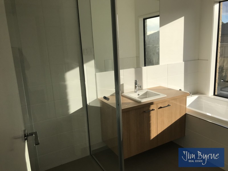 1 McClean Avenue, Clyde VIC 3978