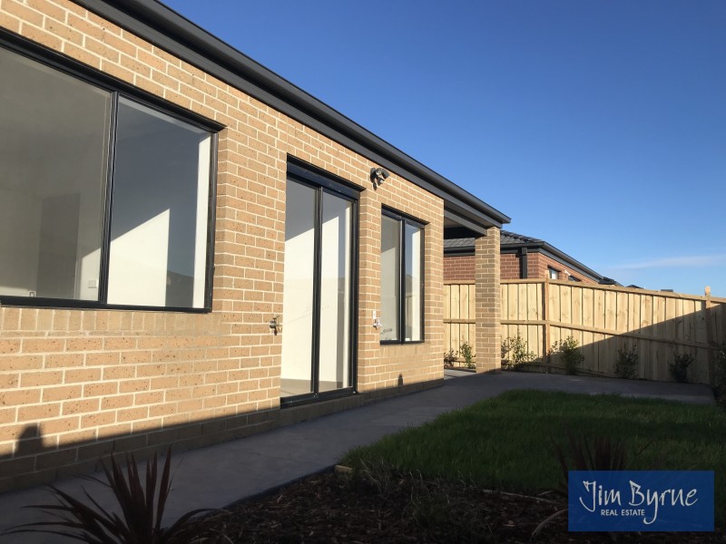 1 McClean Avenue, Clyde VIC 3978