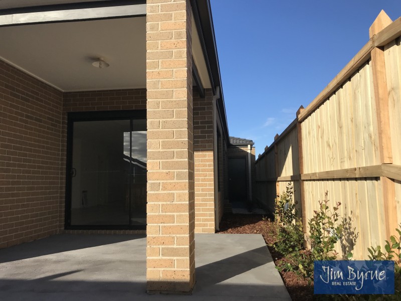 1 McClean Avenue, Clyde VIC 3978