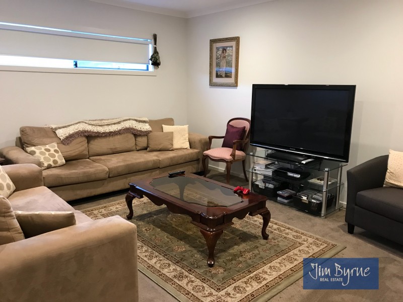 54 Strettle Crescent, Cranbourne North VIC 3977