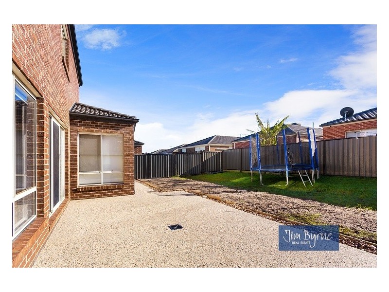 9 Paso Grove, Clyde North VIC 3978