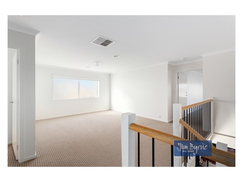 9 Paso Grove, Clyde North VIC 3978