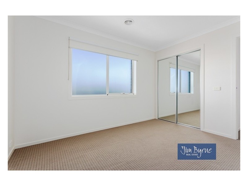 9 Paso Grove, Clyde North VIC 3978