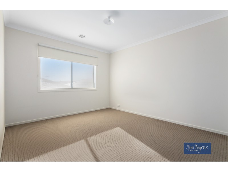 9 Paso Grove, Clyde North VIC 3978