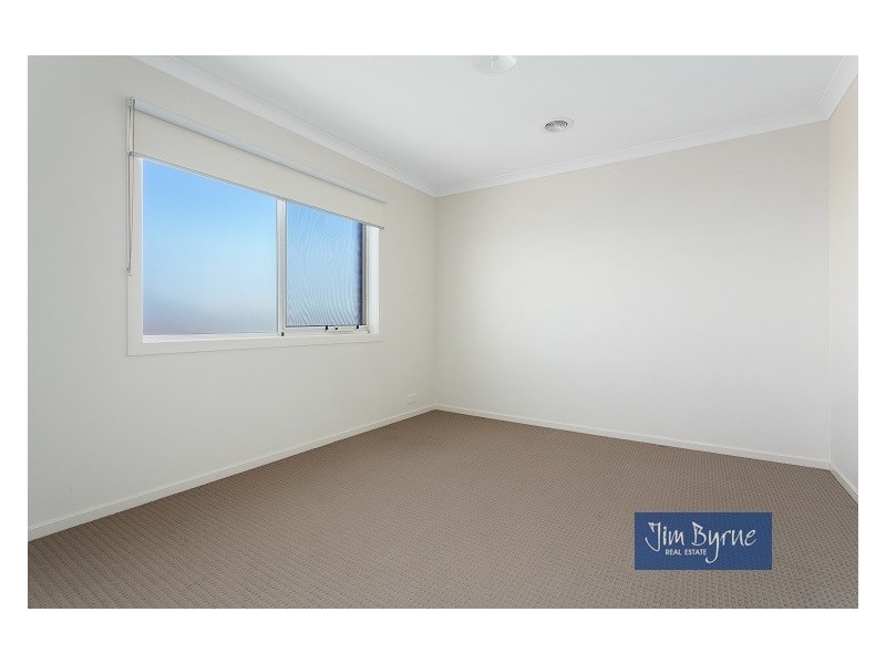 9 Paso Grove, Clyde North VIC 3978