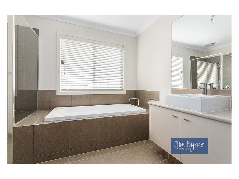 9 Paso Grove, Clyde North VIC 3978