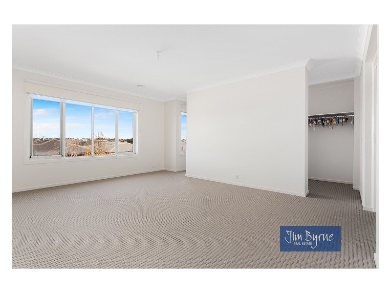 9 Paso Grove, Clyde North VIC 3978