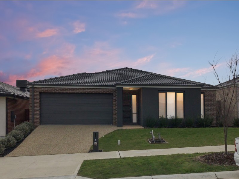 6 Union Street, Clyde North VIC 3978