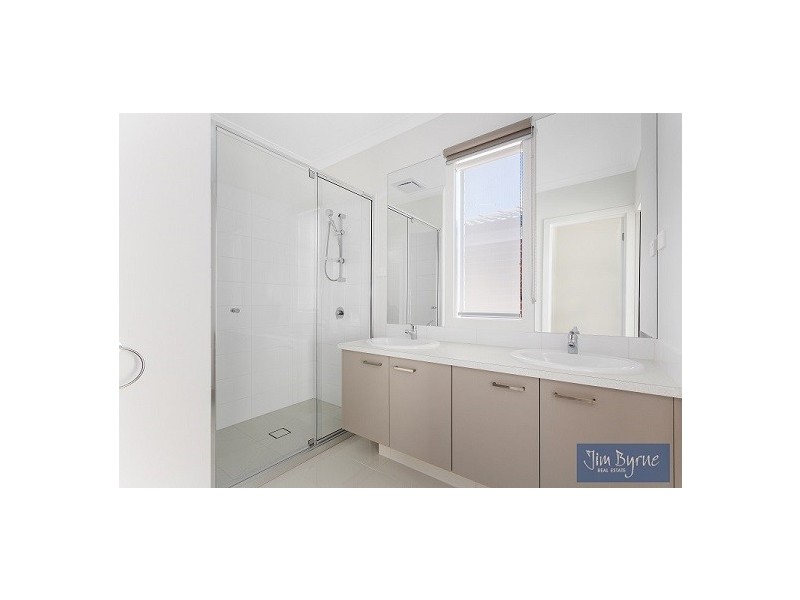 5 DANGELO AVENUE, Officer VIC 3809