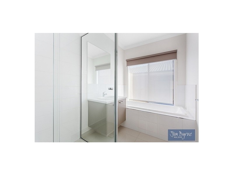 5 DANGELO AVENUE, Officer VIC 3809