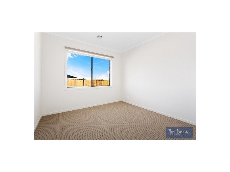 5 DANGELO AVENUE, Officer VIC 3809